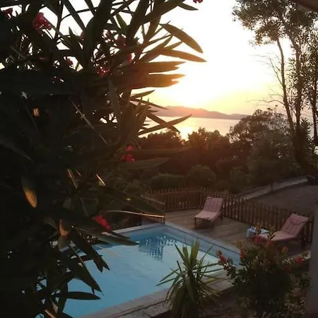 Belle Maison Avec Piscine A 8 Mn A Pieds De La Willa