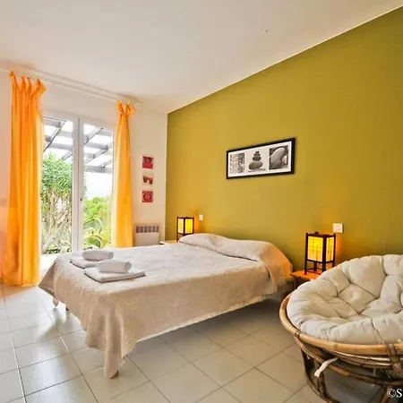 Belle Maison Avec Piscine à 8 Mn à Pieds De La Villa *